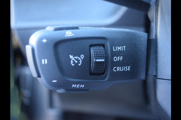 Peugeot 2008 1.2 PureTech 130 GT 360 camera l Elektrische. Bestuurdersstoel l Navigatie