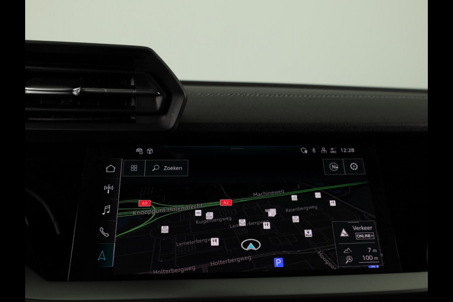 Audi A3 Limousine 30 TFSI S edition 110 pk S-tronic | Verlengde garantie | Navigatie | Parkeersensoren achter | S-Line |