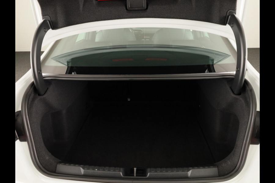 Audi A3 Limousine 30 TFSI S edition 110 pk S-tronic | Verlengde garantie | Navigatie | Parkeersensoren achter | S-Line |