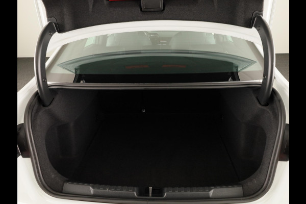 Audi A3 Limousine 30 TFSI S edition 110 pk S-tronic | Verlengde garantie | Navigatie | Parkeersensoren achter | S-Line |