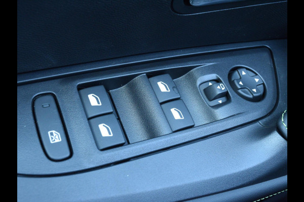 Peugeot e-2008 EV GT Avantage 54 kWh Warmtepomp l Alcantara interieur l 360 camera l Navigatie l adaptive cruise control