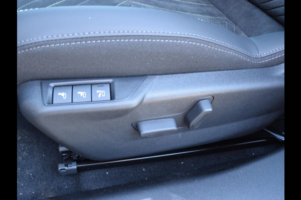 Peugeot e-2008 EV GT Avantage 54 kWh Warmtepomp l Alcantara interieur l 360 camera l Navigatie l adaptive cruise control