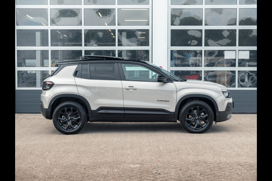 Jeep Avenger Black Edition 54 kWh | Winter Pack | Infotainment&Convenience Pack | Schuif/Kanteldak | Bicolore