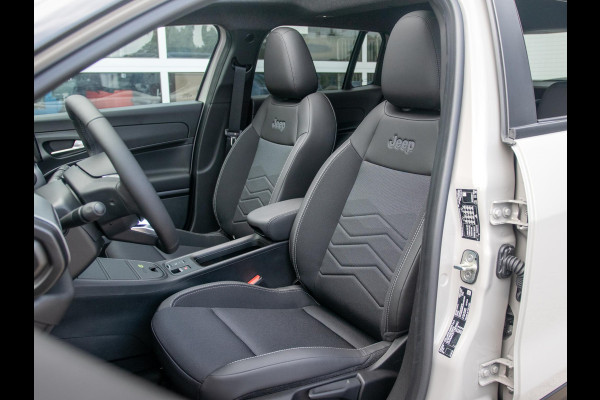 Jeep Avenger Black Edition 54 kWh | Winter Pack | Infotainment&Convenience Pack | Schuif/Kanteldak | Bicolore