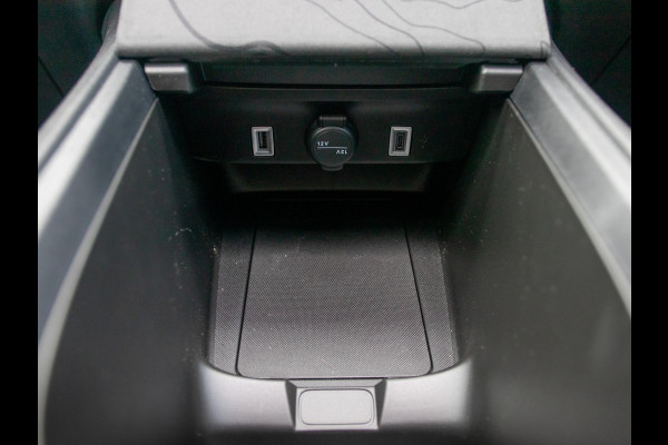 Jeep Avenger Black Edition 54 kWh | Winter Pack | Infotainment&Convenience Pack | Schuif/Kanteldak | Bicolore