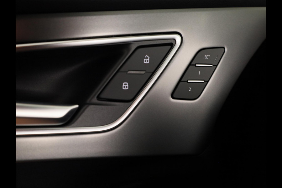 Audi Q4 e-tron S edition quattro performance 82 kWh 340pk | Panoramadak | 1 inch Lichtmetalen velgen | Akoestisch glas | Head up Display | Elek.verst.best.stoel geheugen | Lederen bekleding