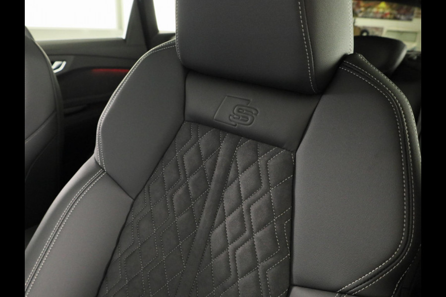 Audi Q4 e-tron S edition quattro performance 82 kWh 340pk | Panoramadak | 1 inch Lichtmetalen velgen | Akoestisch glas | Head up Display | Elek.verst.best.stoel geheugen | Lederen bekleding