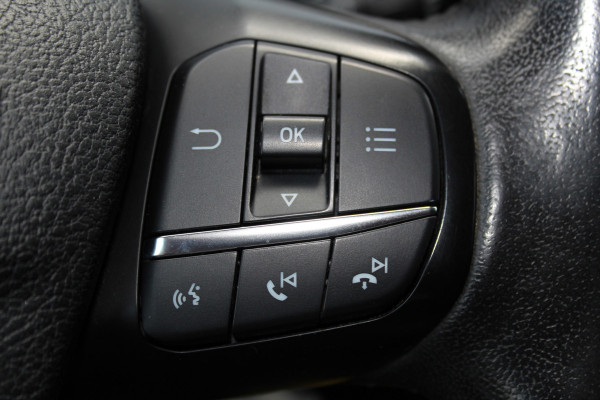 Ford Transit Custom 300 2.0-108pk TDCI L2H1 Trend. Erg nette Ford Transit Custom, die u nog jaren van dienst kan zijn ! Airco, voorraamverw., trekhaak, cruise control, camera, parkeersensoren v+a, 3-zits, laadruimte betimmerd etc.
