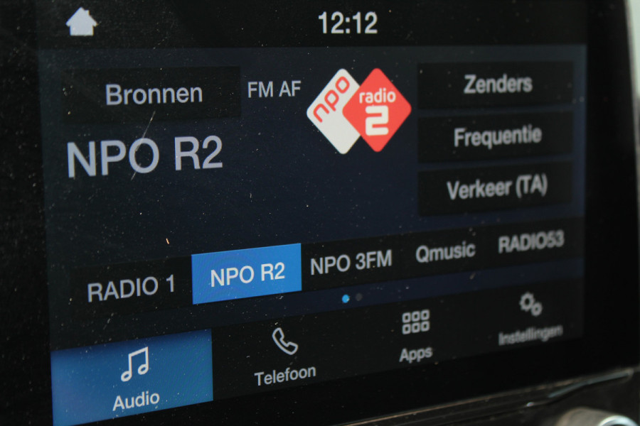 Ford Transit Custom 300 2.0-108pk TDCI L2H1 Trend. Erg nette Ford Transit Custom, die u nog jaren van dienst kan zijn ! Airco, voorraamverw., trekhaak, cruise control, camera, parkeersensoren v+a, 3-zits, laadruimte betimmerd etc.