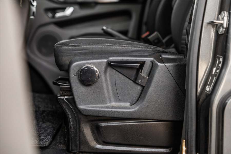 Ford Transit Custom 320 2.0 TDCI L2H1 Limited DC | Blind Spot | Navigatie | Camera | CarPlay | Trekhaak | Stoelverwarming | 5-Zitter | Euro 6