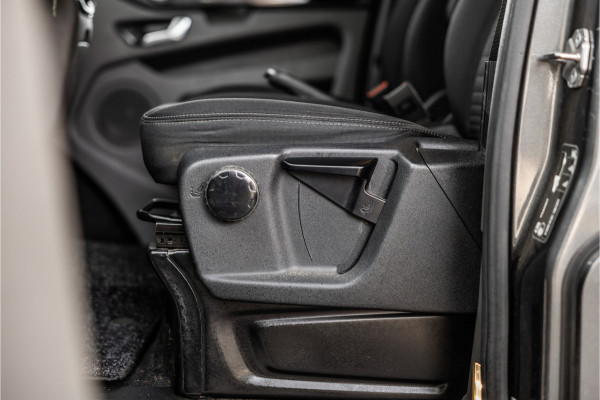 Ford Transit Custom 320 2.0 TDCI L2H1 Limited DC | Blind Spot | Navigatie | Camera | CarPlay | Trekhaak | Stoelverwarming | 5-Zitter | Euro 6