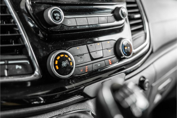 Ford Transit Custom 320 2.0 TDCI L2H1 Limited DC | Blind Spot | Navigatie | Camera | CarPlay | Trekhaak | Stoelverwarming | 5-Zitter | Euro 6