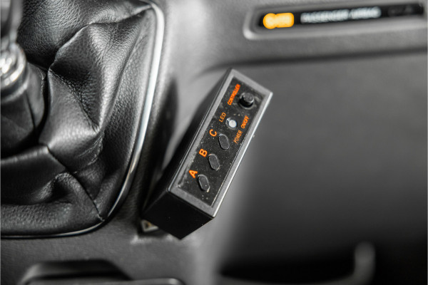 Ford Transit Custom 320 2.0 TDCI L2H1 Limited DC | Blind Spot | Navigatie | Camera | CarPlay | Trekhaak | Stoelverwarming | 5-Zitter | Euro 6