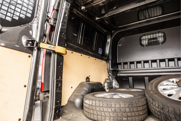 Ford Transit Custom 320 2.0 TDCI L2H1 Limited DC | Blind Spot | Navigatie | Camera | CarPlay | Trekhaak | Stoelverwarming | 5-Zitter | Euro 6
