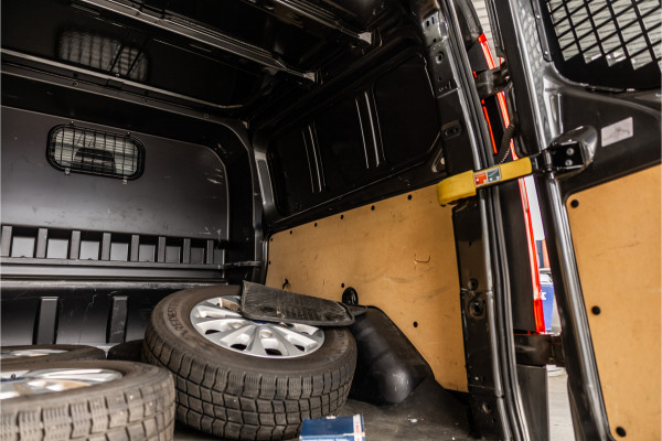 Ford Transit Custom 320 2.0 TDCI L2H1 Limited DC | Blind Spot | Navigatie | Camera | CarPlay | Trekhaak | Stoelverwarming | 5-Zitter | Euro 6