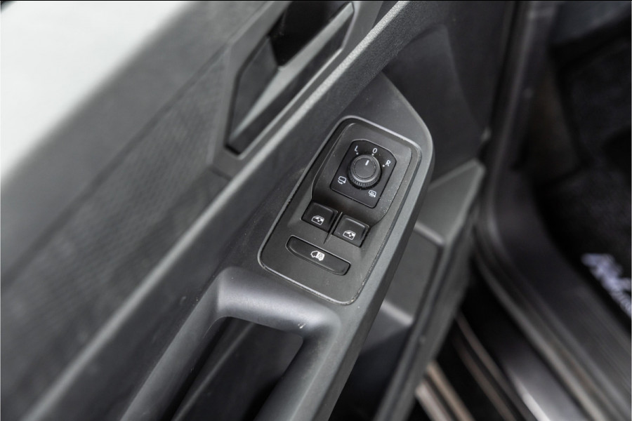 Volkswagen Caddy Cargo Maxi 2.0 TDI | ACC | Camera | Trekhaak | L+R Schuifdeur | CarPlay | Dodehoek detectie | Stoelverwarming | LED | Trekhaak | Lederen bekleding | Sidebars | Betimmering | 18'' Sport velgen | Orig. NL Auto