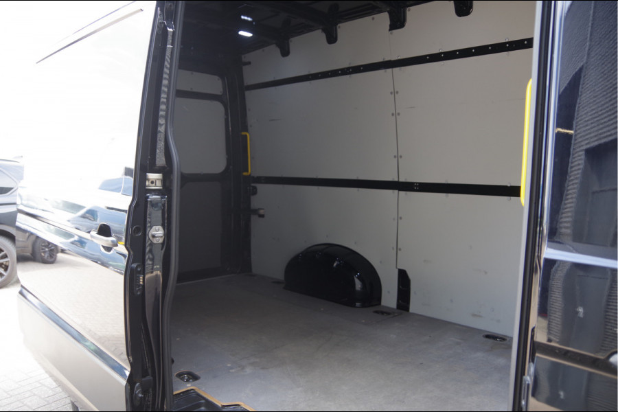 Volkswagen Crafter 35 2.0 TDI L3H3(L2H2) 3-ZITS, 177PK AUT. LED, ADAPT. CRUISE, STOELVERWARMING, STUURVERWARMING, VOORRUIT VERWARMING, STANDKACHEL,