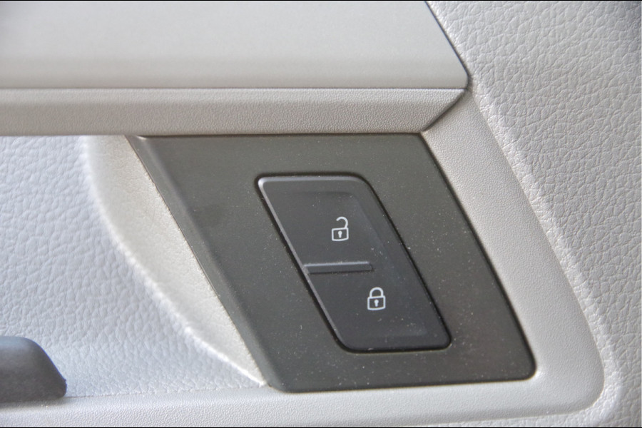 Volkswagen Crafter 35 2.0 TDI L3H3(L2H2) 3-ZITS, 177PK AUT. LED, ADAPT. CRUISE, STOELVERWARMING, STUURVERWARMING, VOORRUIT VERWARMING, STANDKACHEL,