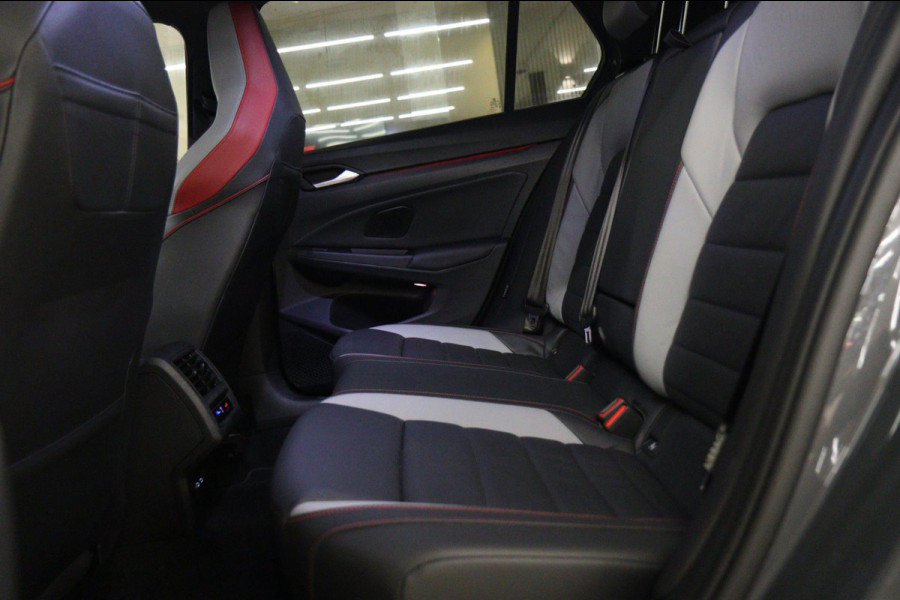 Volkswagen Golf 2.0 TSI GTI CLUBSPORT BLACKSTYLE/NURBURGRING/PANO/IQ-LIGHT/HUD/MEMORY/VOLL