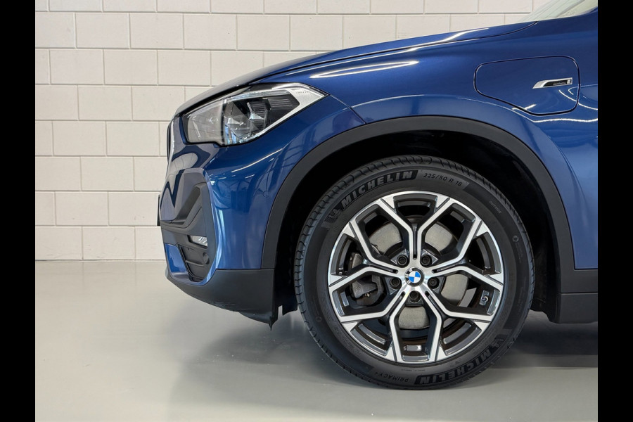 BMW X1 XDrive25e High Executive | PANO | 1E EIG | DEALER | LEDER | CAMERA | NAVI PROF | SPORTSTOELEN