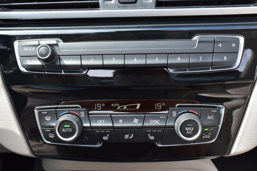 BMW X1 XDrive25e High Executive | PANO | 1E EIG | DEALER | LEDER | CAMERA | NAVI PROF | SPORTSTOELEN