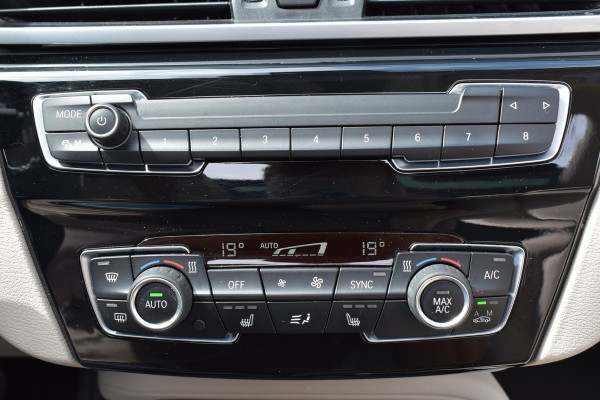 BMW X1 XDrive25e High Executive | PANO | 1E EIG | DEALER | LEDER | CAMERA | NAVI PROF | SPORTSTOELEN