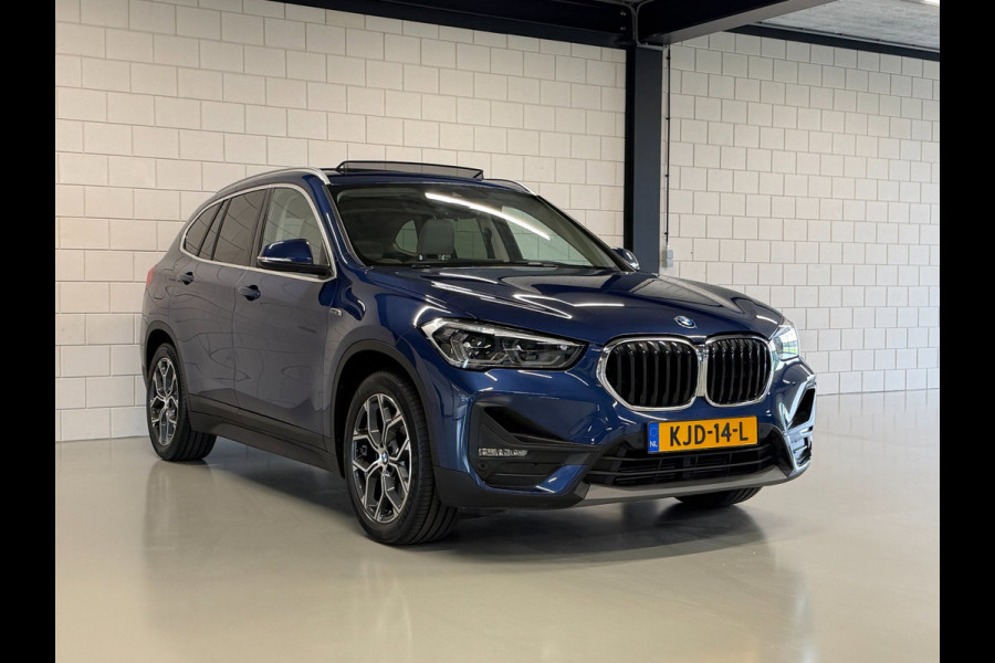 BMW X1 XDrive25e High Executive | PANO | 1E EIG | DEALER | LEDER | CAMERA | NAVI PROF | SPORTSTOELEN
