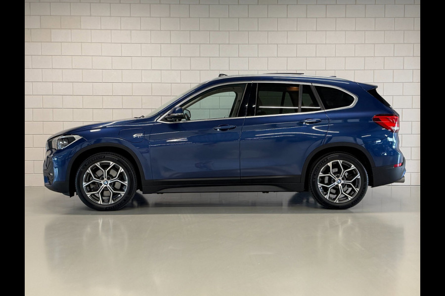 BMW X1 XDrive25e High Executive | PANO | 1E EIG | DEALER | LEDER | CAMERA | NAVI PROF | SPORTSTOELEN