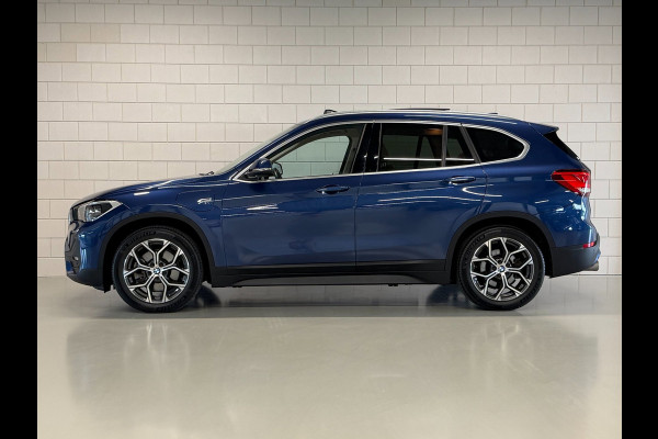 BMW X1 XDrive25e High Executive | PANO | 1E EIG | DEALER | LEDER | CAMERA | NAVI PROF | SPORTSTOELEN
