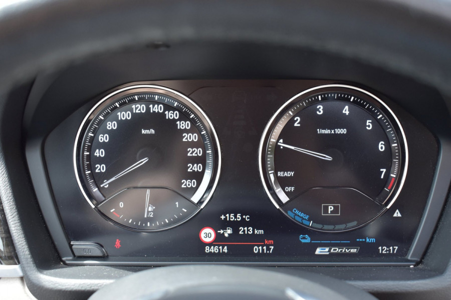 BMW X1 XDrive25e High Executive | PANO | 1E EIG | DEALER | LEDER | CAMERA | NAVI PROF | SPORTSTOELEN