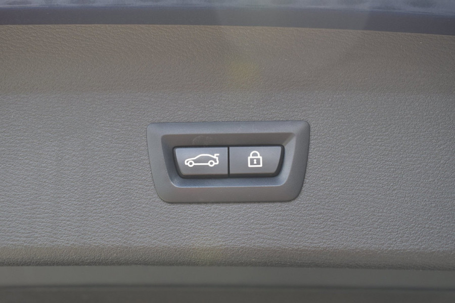BMW X1 XDrive25e High Executive | PANO | 1E EIG | DEALER | LEDER | CAMERA | NAVI PROF | SPORTSTOELEN