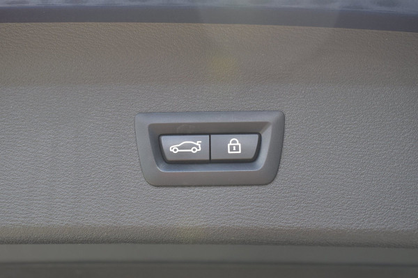 BMW X1 XDrive25e High Executive | PANO | 1E EIG | DEALER | LEDER | CAMERA | NAVI PROF | SPORTSTOELEN