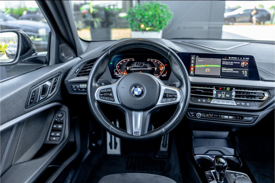 BMW 1-serie 118i - M Sport | Panorama | H&K | Memory | ACC