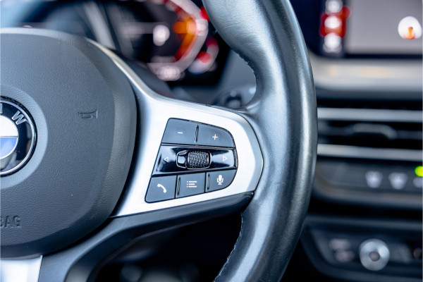 BMW 1-serie 118i - M Sport | Panorama | H&K | Memory | ACC