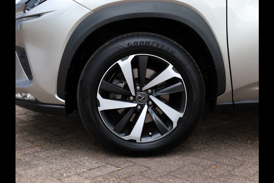 Lexus NX 300h AWD President Line | Panoramadak | Mark Levinson | Stoelventilatie