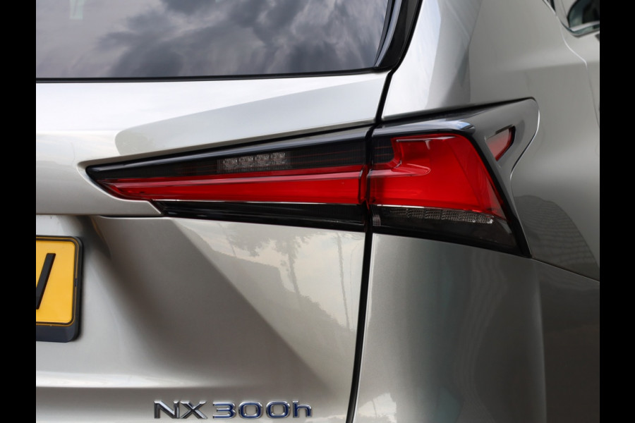 Lexus NX 300h AWD President Line | Panoramadak | Mark Levinson | Stoelventilatie