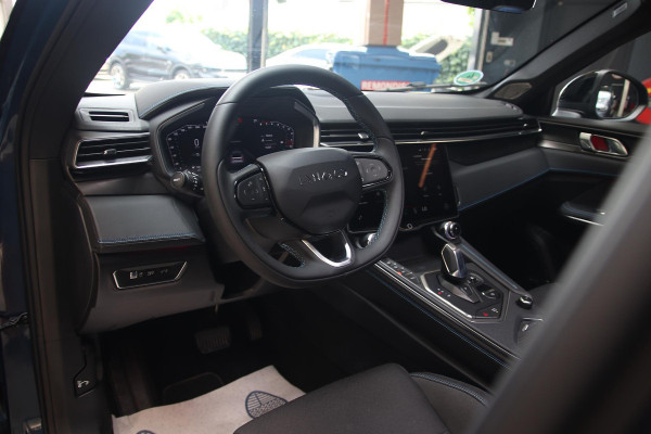Lynk & Co 01 NAP-BTW-PANO-BLACK PACK 1.5