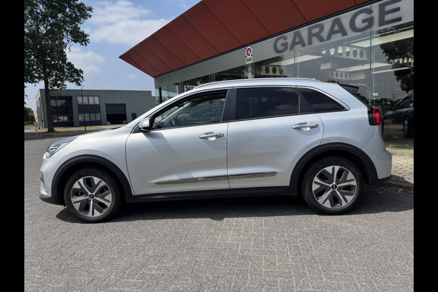 Kia e-Niro ExecutiveLine Sky 64 kWh | SOH: 93,9% | 3 Fase | Warmtepomp | Schuifdak | Adaptive CC | LED | Climate |