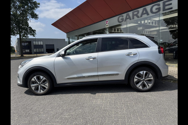 Kia e-Niro ExecutiveLine Sky 64 kWh | SOH: 93,9% | 3 Fase | Warmtepomp | Schuifdak | Adaptive CC | LED | Climate |