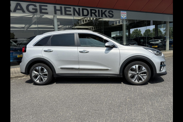 Kia e-Niro ExecutiveLine Sky 64 kWh | SOH: 93,9% | 3 Fase | Warmtepomp | Schuifdak | Adaptive CC | LED | Climate |