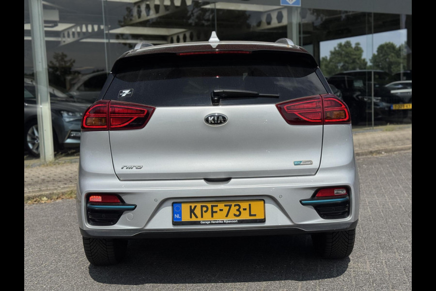 Kia e-Niro ExecutiveLine Sky 64 kWh | SOH: 93,9% | 3 Fase | Warmtepomp | Schuifdak | Adaptive CC | LED | Climate |