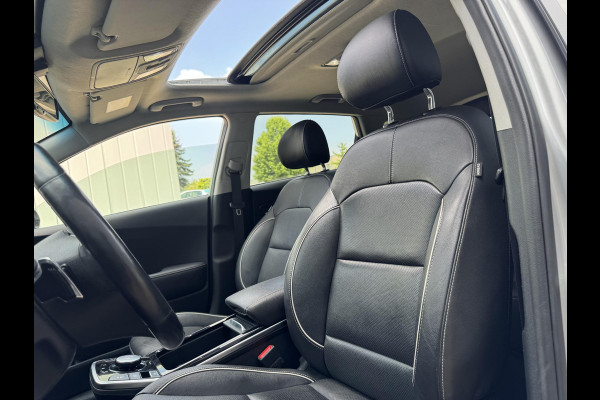 Kia e-Niro ExecutiveLine Sky 64 kWh | SOH: 93,9% | 3 Fase | Warmtepomp | Schuifdak | Adaptive CC | LED | Climate |