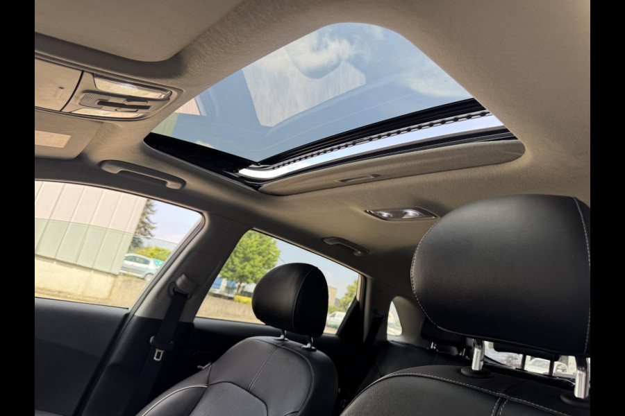 Kia e-Niro ExecutiveLine Sky 64 kWh | SOH: 93,9% | 3 Fase | Warmtepomp | Schuifdak | Adaptive CC | LED | Climate |
