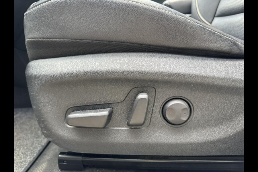 Kia e-Niro ExecutiveLine Sky 64 kWh | SOH: 93,9% | 3 Fase | Warmtepomp | Schuifdak | Adaptive CC | LED | Climate |