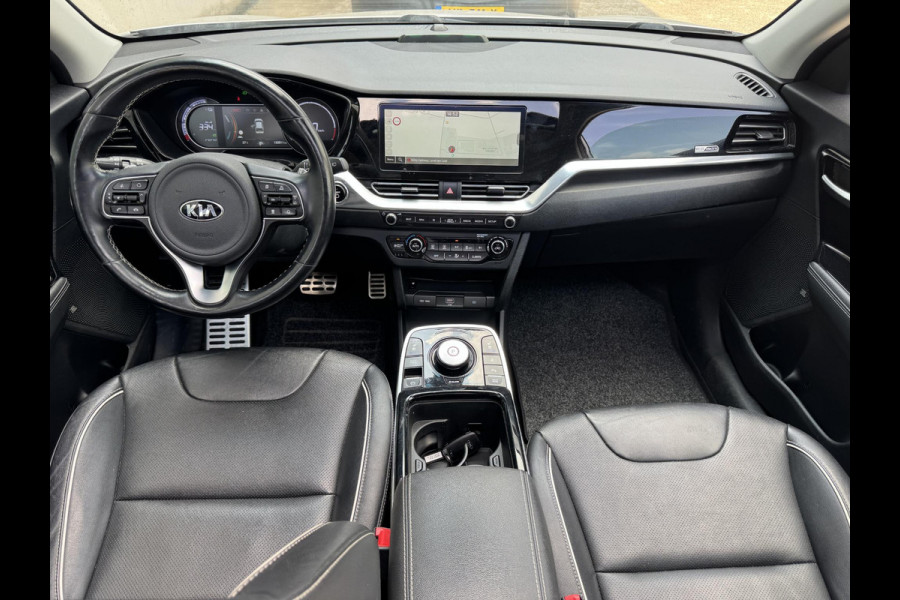 Kia e-Niro ExecutiveLine Sky 64 kWh | SOH: 93,9% | 3 Fase | Warmtepomp | Schuifdak | Adaptive CC | LED | Climate |