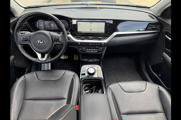 Kia e-Niro ExecutiveLine Sky 64 kWh | SOH: 93,9% | 3 Fase | Warmtepomp | Schuifdak | Adaptive CC | LED | Climate |