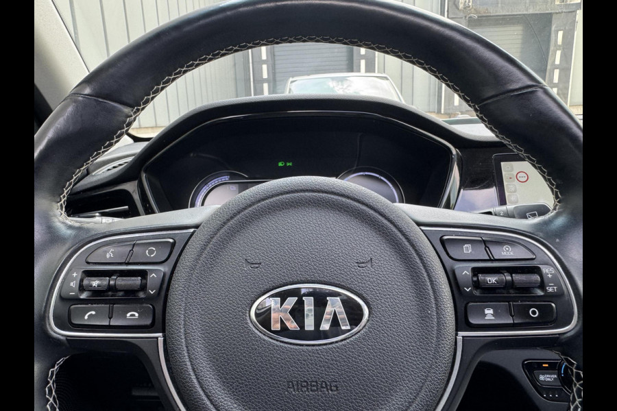 Kia e-Niro ExecutiveLine Sky 64 kWh | SOH: 93,9% | 3 Fase | Warmtepomp | Schuifdak | Adaptive CC | LED | Climate |