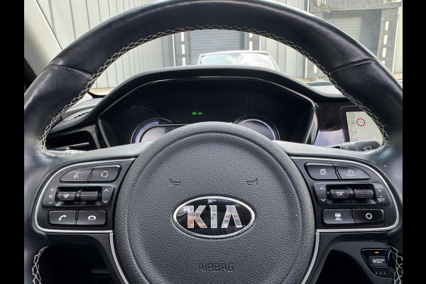 Kia e-Niro ExecutiveLine Sky 64 kWh | SOH: 93,9% | 3 Fase | Warmtepomp | Schuifdak | Adaptive CC | LED | Climate |