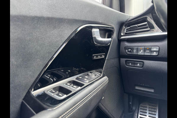 Kia e-Niro ExecutiveLine Sky 64 kWh | SOH: 93,9% | 3 Fase | Warmtepomp | Schuifdak | Adaptive CC | LED | Climate |