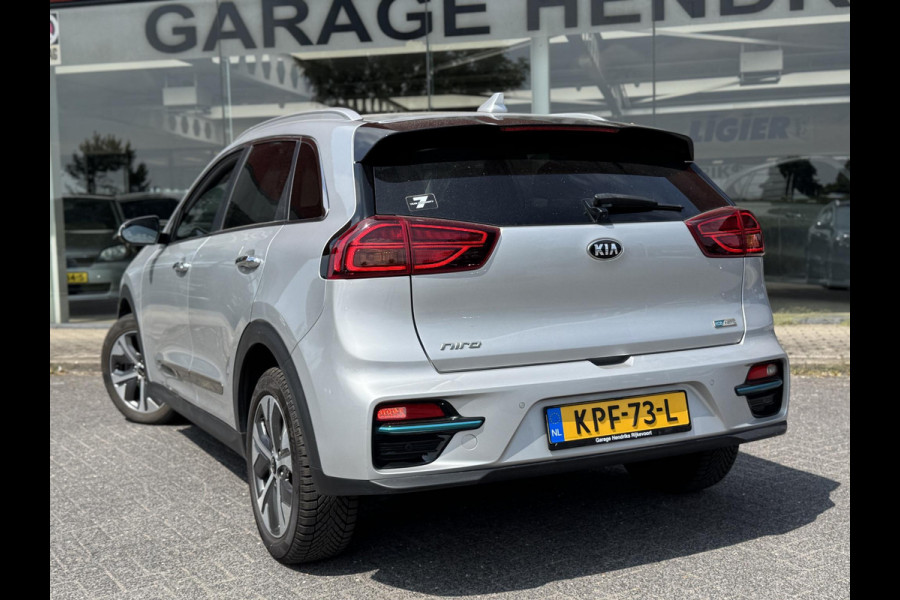 Kia e-Niro ExecutiveLine Sky 64 kWh | SOH: 93,9% | 3 Fase | Warmtepomp | Schuifdak | Adaptive CC | LED | Climate |
